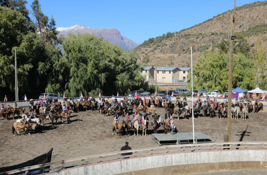 Cabalgata por el Día del Arriero recorrió histórica ruta entre cerro San Juan y Coya