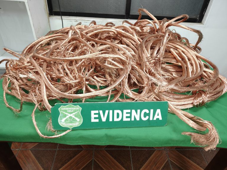 Detienen a dos sujetos por robo de cable de cobre en Machalí