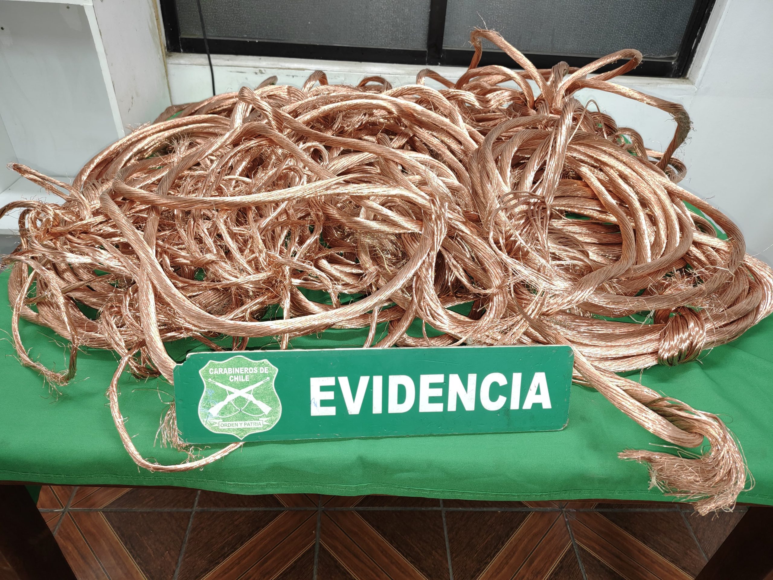 Detienen a dos sujetos por robo de cable de cobre en Machalí